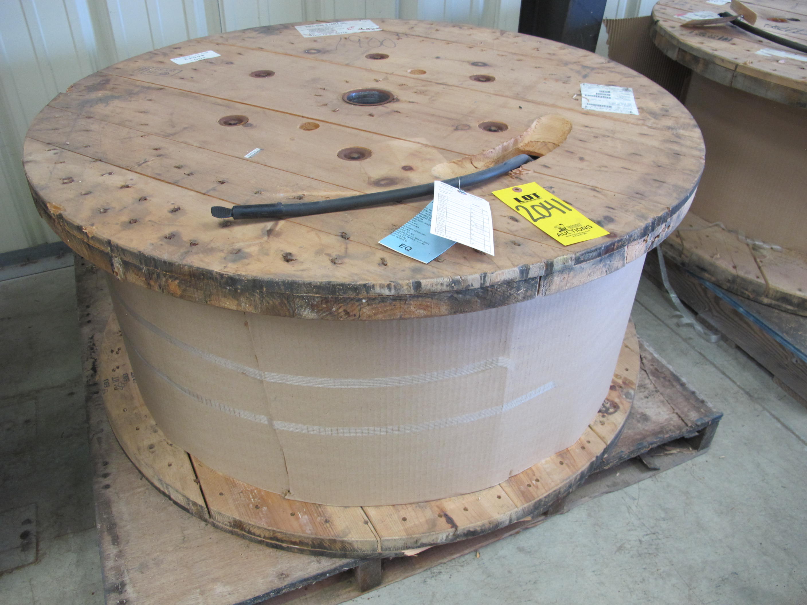 LOT (3272 FT) OF CABLE, ELECTRICAL TYPE, 2/0 AWG SIZE, 600V RATING, COPPER MATERIAL, 1 CONDUCTOR, POWER KIND. NON-SHIELDED, FLAME RETARDANT ETHYLENE PROPYLENE RUBBER INSULATED BLACK, MARK WITH CABLE CODE H1G & (630) CABLE, ELECTRICAL TYPE, 2/0 AWG SIZE, 600V RATING, COPPER MATERIAL, 1 CONDUCTOR, POWER KIND. NON-SHIELDED, FLAME RETARDANT ETHYLENE PROPYLENE RUBBER INSULATED BLACK, MARK WITH CABLE CODE H1G (W-44) LOADING & HANDLING FEE $15-